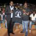 Le maire de l'arrondissement 6 recevant un tshirt 